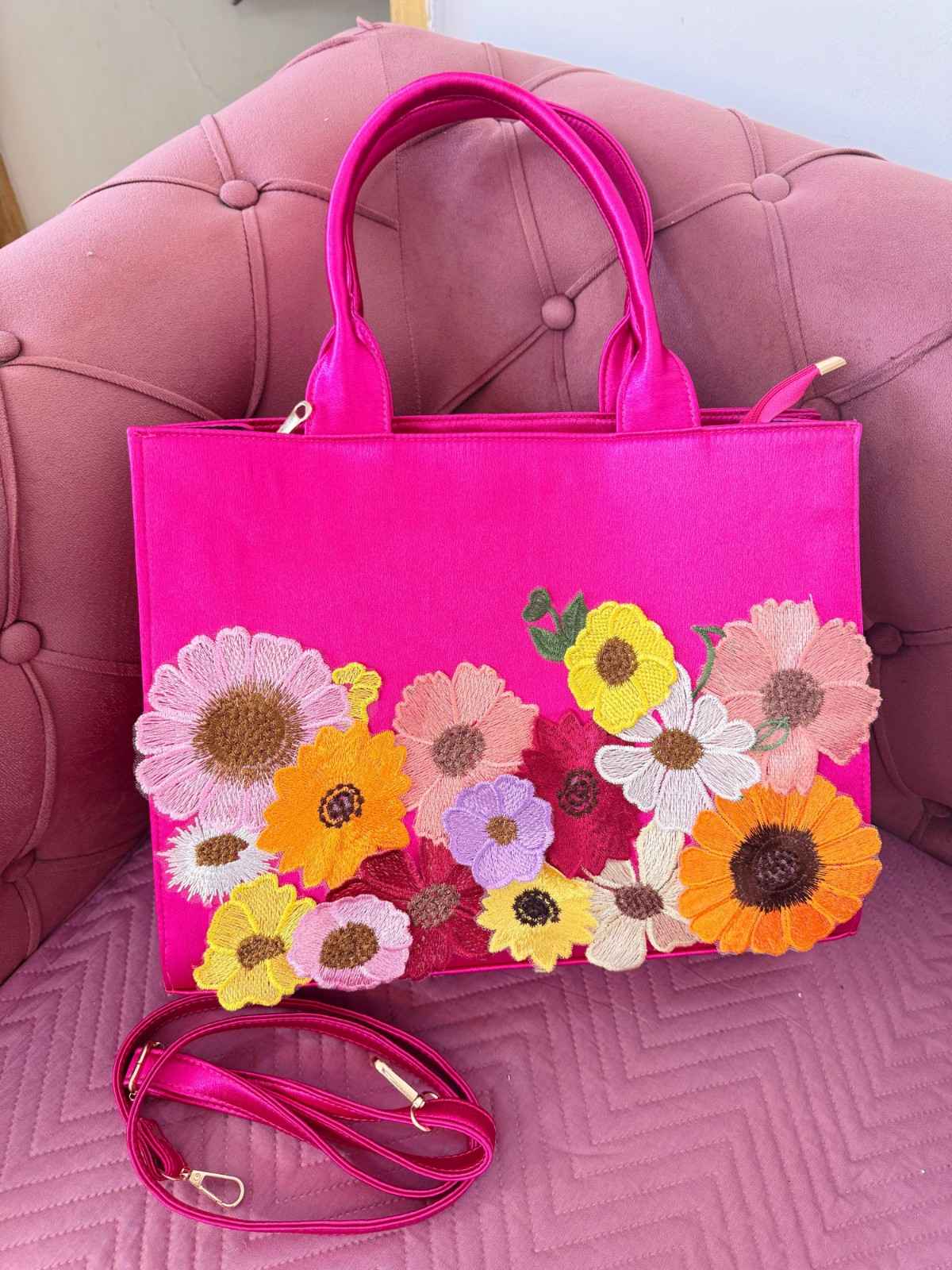 Floral Embroidered Summer Travel Tote – Vibrant Pink Tote Bag
